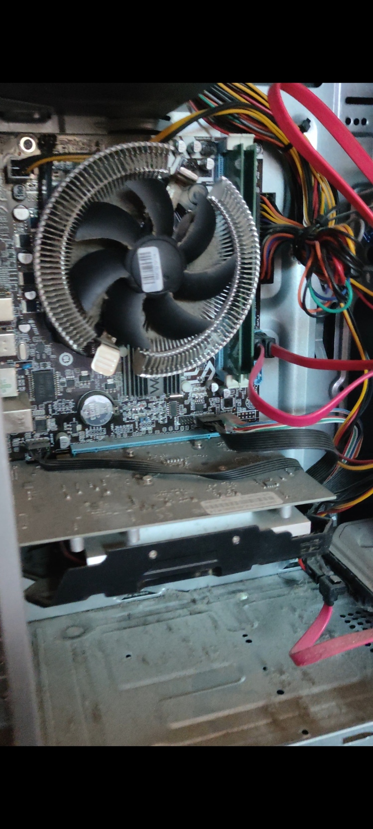 PC sujo antes da manutenção — poeira acumulada